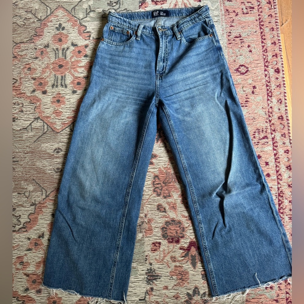 GAP high rise wide legged cropped jeans size 4.  VERY comfortable